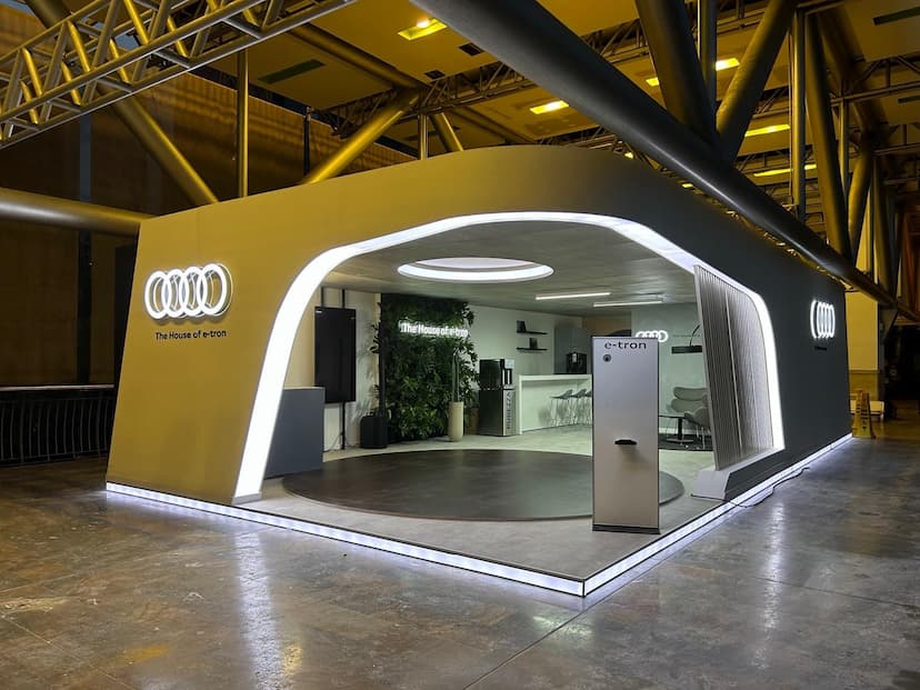 Modern Corporate Stand
